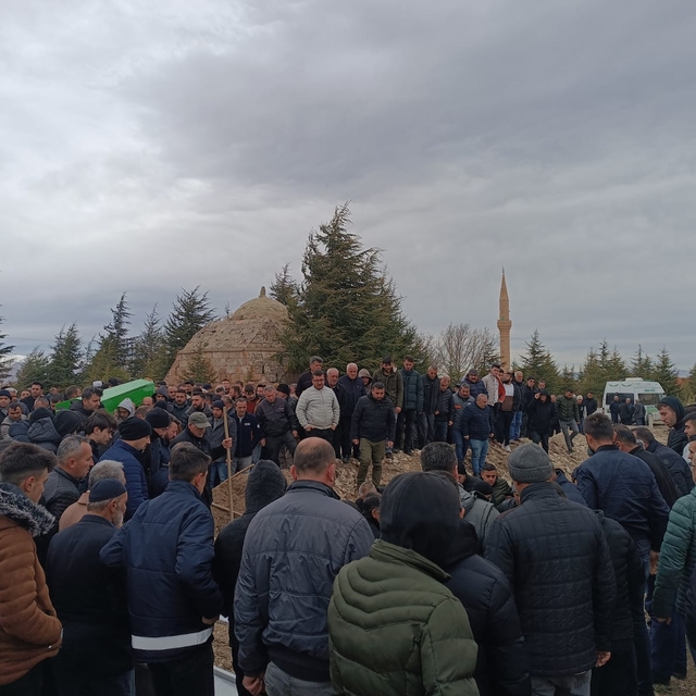 Niğde'de kazada ölen çift yan yana defnedildi