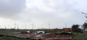 Çanakkale'de fırtına ağılın çatısını uçurdu