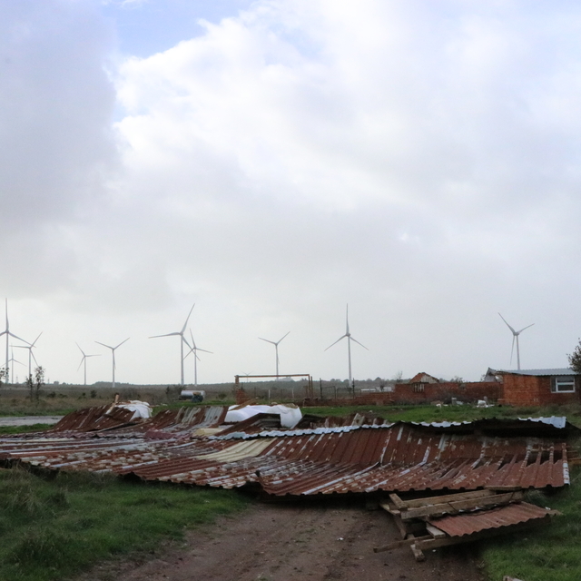 Çanakkale'de fırtına ağılın çatısını uçurdu