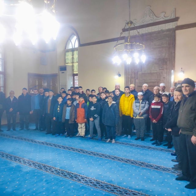 Nallıhan'da gençler sabah namazında buluştu