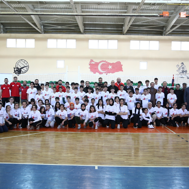 Fabrika Voleybol'un yeni okulu Bingöl'de açıldı