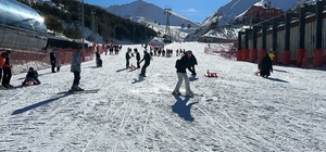 Palandöken Kayak Merkezi'nde hafta sonu yoğunluğu yaşandı