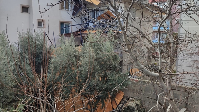 Buldan'da kuvvetli rüzgar hayatı olumsuz etkiledi