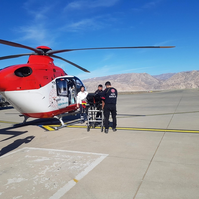 Şırnak'ta ambulans helikopter Büşra bebek için havalandı