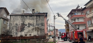 Tokat'ta çıkan çatı yangınında hasar oluştu