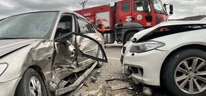 Adıyaman'da iki otomobilin çarpıştığı kazada 5 kişi yaralandı