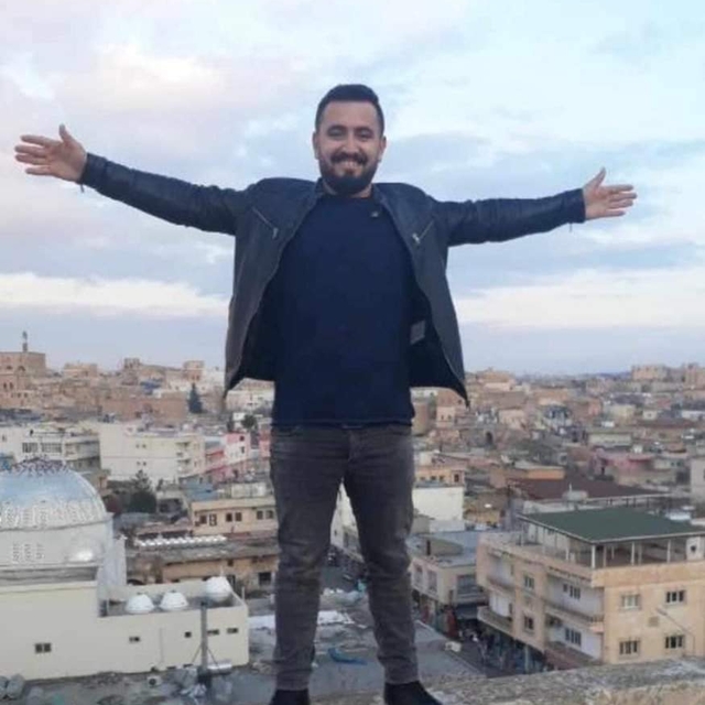 İnşaatta üzerine devrilen duvarın altında can verdi