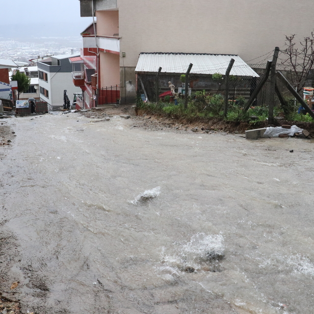 Bursa'da fırtına ve sağanak etkili oldu