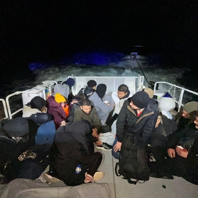 Datça açıklarında 17 düzensiz göçmen kurtarıldı