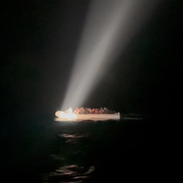 İzmir açıklarında 46 düzensiz göçmen yakalandı