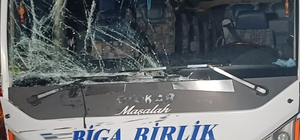Çanakkale´de otomobille midibüs çarpıştı: 1 ölü, 4 yaralı
