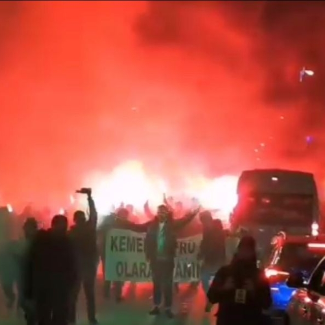 Yalova Belediye Başkan adayı Tutuk, meşalelerle karşılandı