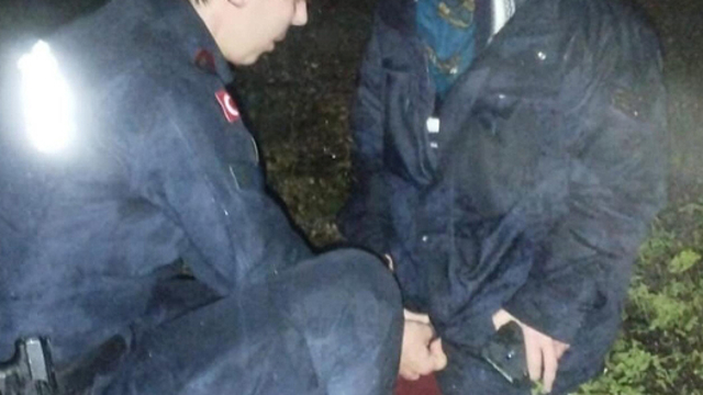 Söğüt'te mantar toplarken kaybolan vatandaş, jandarmanın parkasıyla ısındı