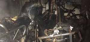 Hatay'da park halindeki motosiklet yandı