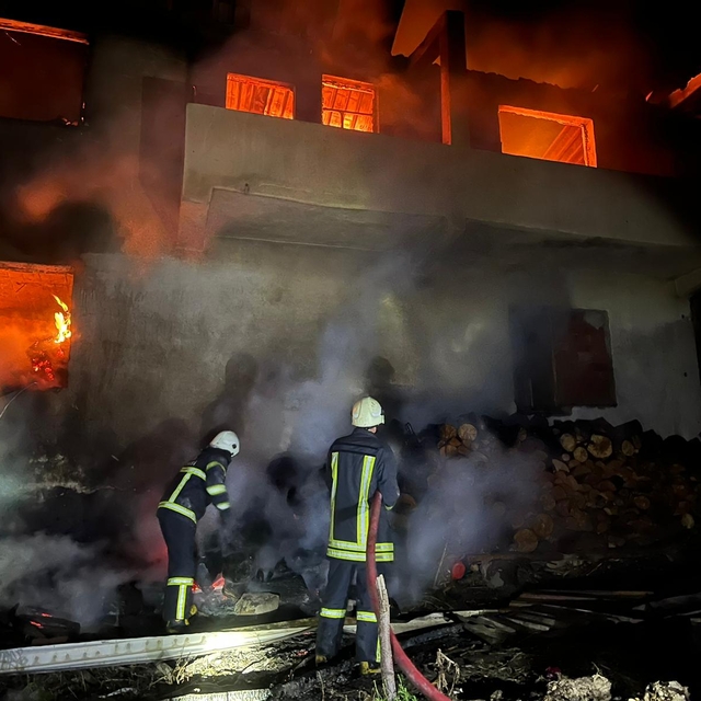 Tokat'ta ev alev alev yandı