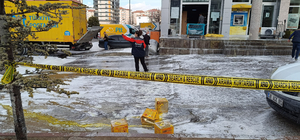 Kargo şubesinde dağıtım öncesi zirai ilaç tenekesi patladı; 4 çalışan hasta...