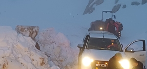 Antalya'da kar nedeniyle yaylada mahsur kalan 4 kişi kurtarıldı