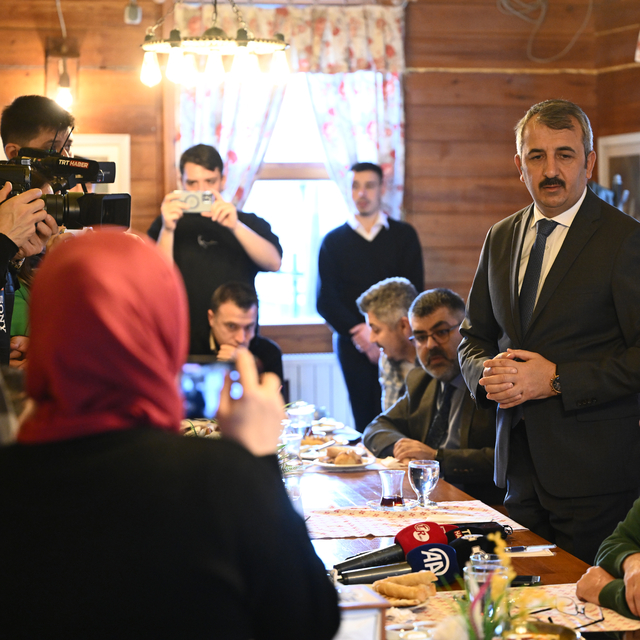 Edirne Valisi Sezer, kentteki gazetecilerle bir araya geldi