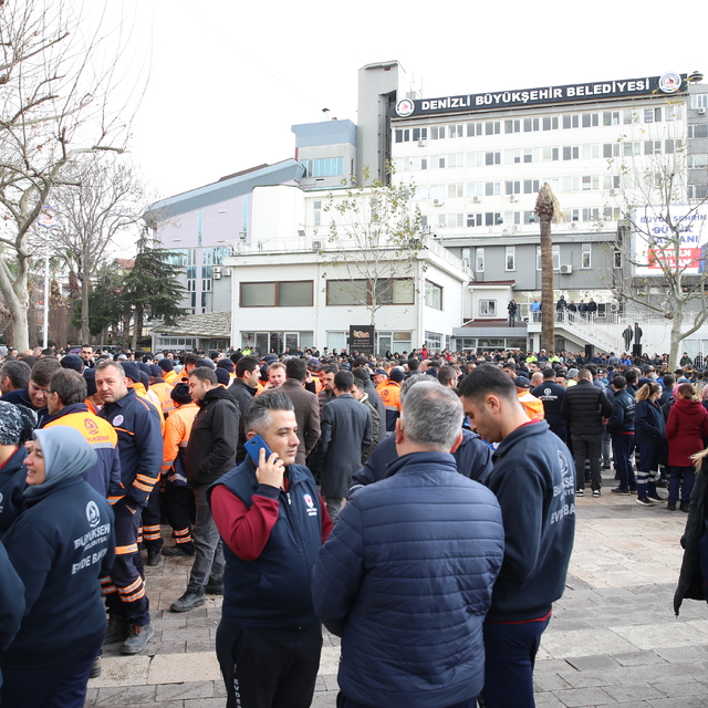 Denizli'de yeniden aday gösterilen Büyükşehir Belediye Başkanı Zolan için k...