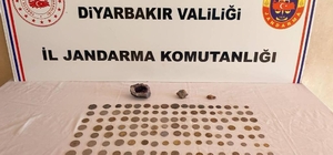 Diyarbakır'da 127 sikke ve 3 değerli taş ele geçirildi