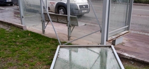 Seydişehir'de rüzgar çatıları uçurdu