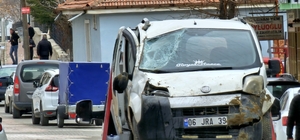 Konya'da hafif ticari araç şarampole devrildi 2 kişi yaralandı