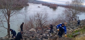 Murat Nehri kıyısında çevre temizliği yapıldı