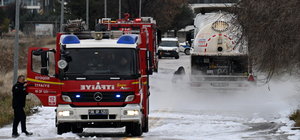 LPG dolu tankerdeki gaz sızıntısına müdahale ediliyor