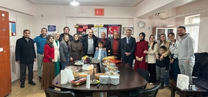 Van'da doğum gününde emekli olan öğretmene  duygulandıran veda