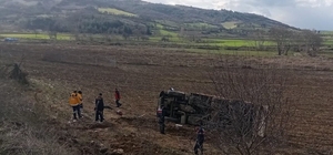Balıkesir'de şarampole devrilen kamyonun sürücüsü öldü