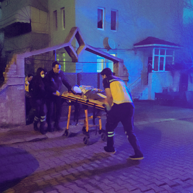 Kocaeli'de bir kişi evde tüfekle yaralanmış halde bulundu