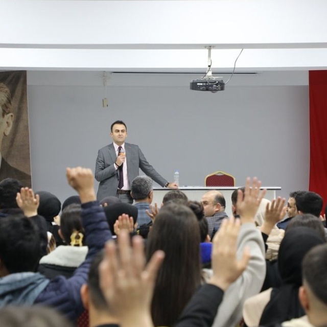 Hasankeyf Kaymakamı İmrak öğrencilerle bir araya geldi