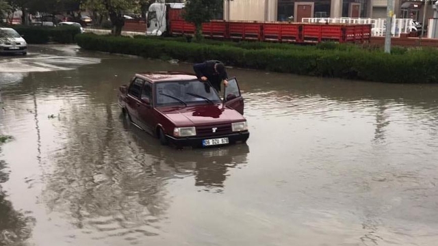 Söke'de sağanak etkili oldu