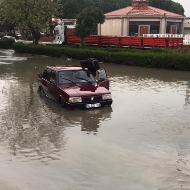 Söke'de sağanak etkili oldu