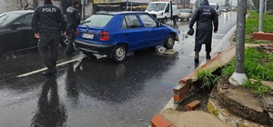 Köşk'te refüje çarpan otomobildeki 3 kişi yaralandı