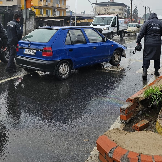 Köşk'te refüje çarpan otomobildeki 3 kişi yaralandı