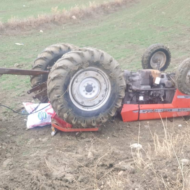 Çorum'da devrilen traktörün sürücüsü yaralandı