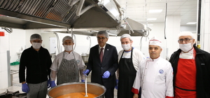 Pamukkale Üniversitesi Rektörü Kutluhan, yemekhaneyi denetledi