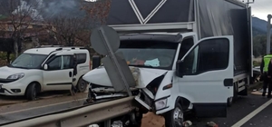 Sakarya'da iki ayrı trafik kazasında 3 kişi yaralandı