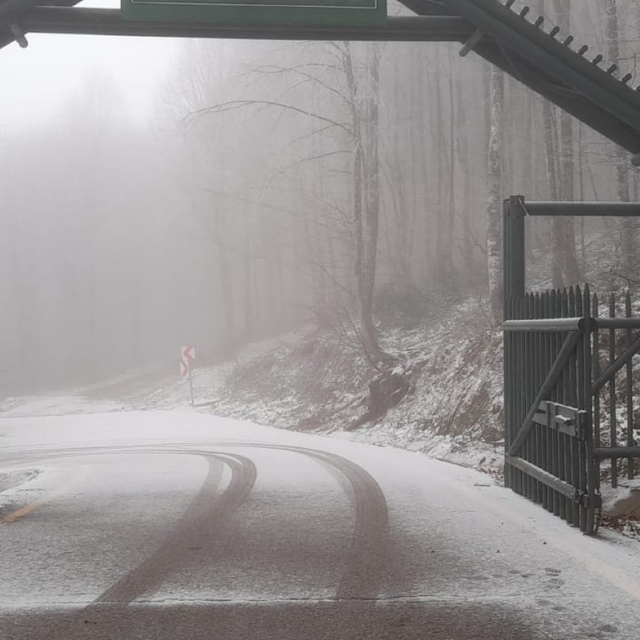 Kocaeli'nin yüksek kesimlerine kar yağdı