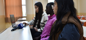 Bilecik'te uluslararası öğrenciler, AA'nın "Yılın Kareleri"ne oy verdi