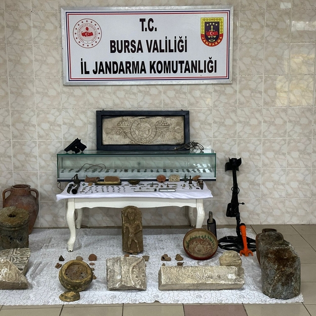 Bursa'da 250'yi aşkın tarihi eserin ele geçirildiği operasyonda 2 şüpheli y...