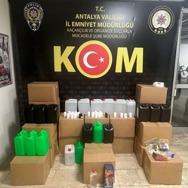 Antalya'da kaçakçılık operasyonunda 8 şüpheli yakalandı