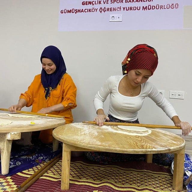 Amasya'da öğrenciler "Ninemin Tarifleri Atölyesi'nde" eski tarifleri öğreni...