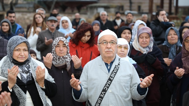 Merzifon'da umre kafilesi dualarla uğurlandı