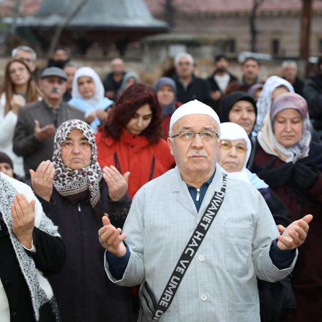 Merzifon'da umre kafilesi dualarla uğurlandı