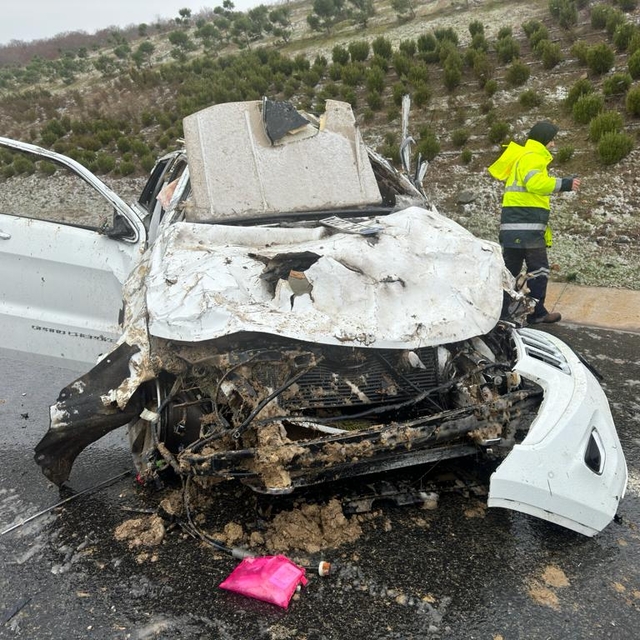 İzmir-İstanbul Otoyolu'ndaki zincirleme kazada 1 kişi öldü, 4 kişi yaraland...