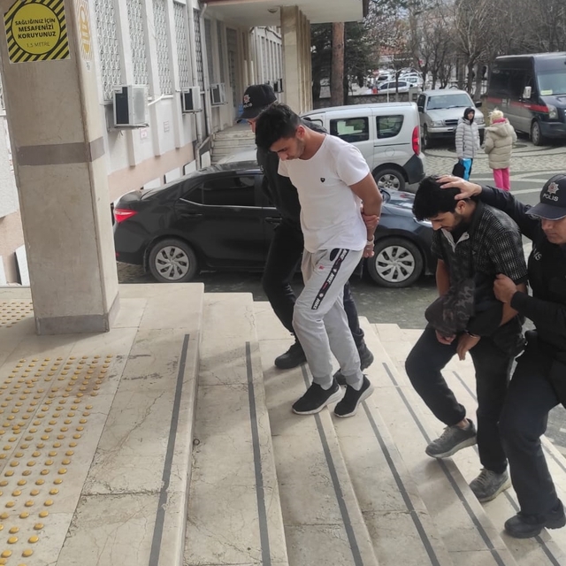 Konya'da hırsızlık şüphelisi 2 kardeş tutuklandı