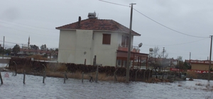 Ayvalık'ta sağanak; evleri su bastı, yollar dereye döndü (2)