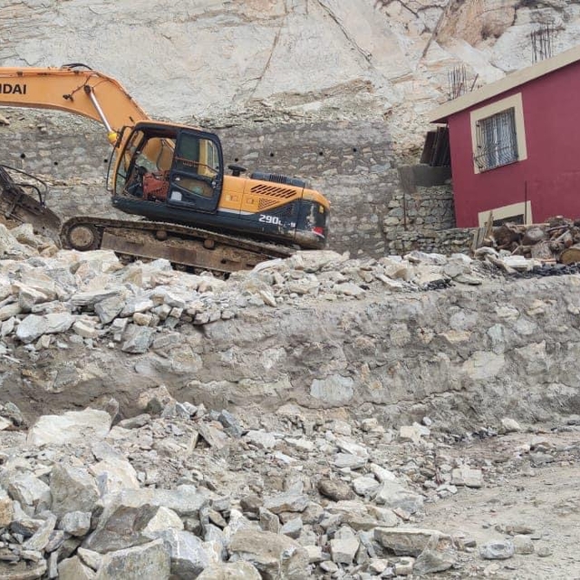 Uludere Belediyesinden heyelan nedeniyle evi zarar gören vatandaşa yardım